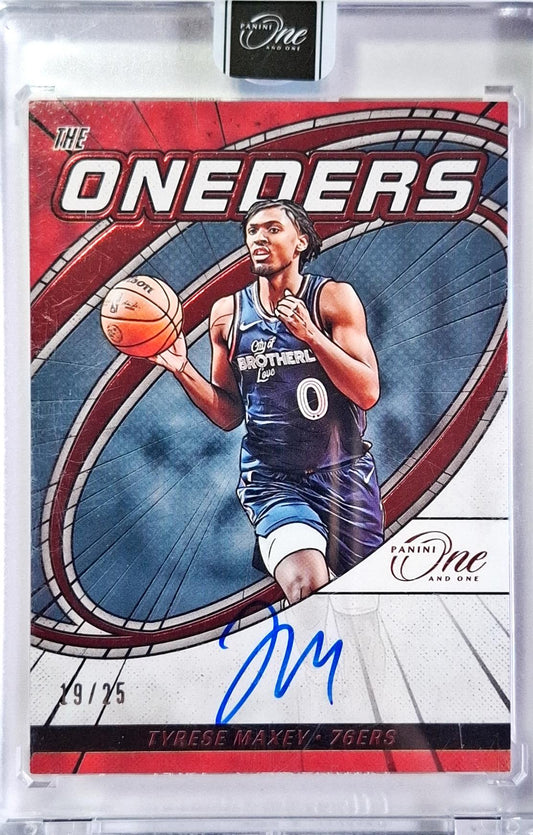 2023-24 Panini One and One ONEDERS Tyrese Maxey On Card Auto Karte /25 Philadelphia 76ers.