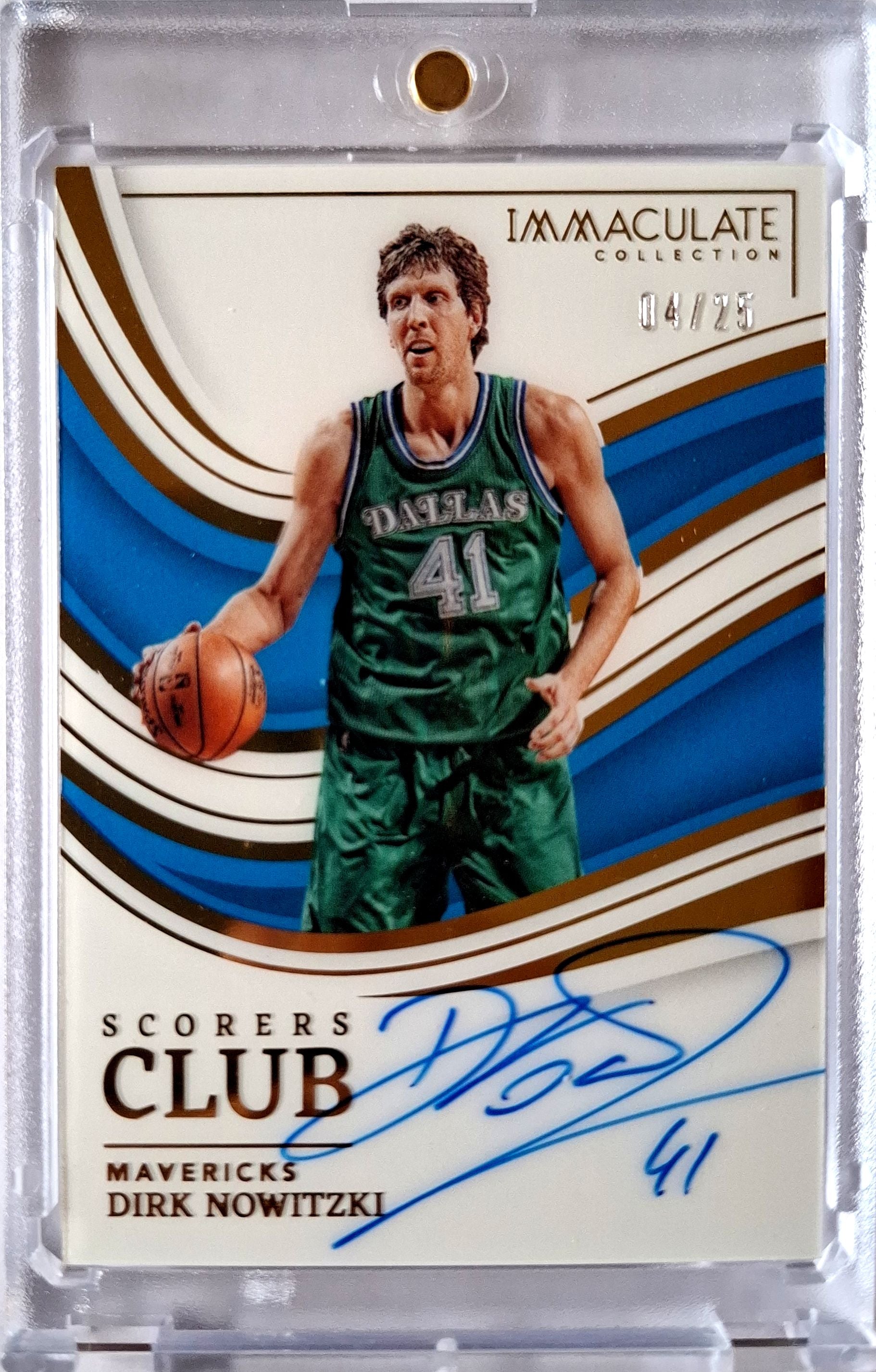 2022-23 Panini Immaculate Scorers Club Dirk Nowitzki Auto Karte 04/25 Dallas Mavericks.