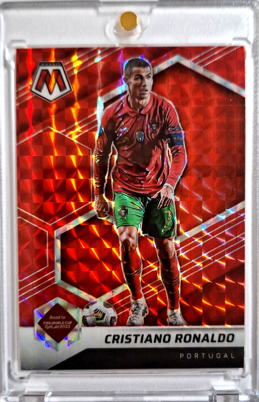 2021-22 Panini Mosaic Road to World Cup Red Prizm Cristiano Ronaldo SP Karte Portugal.