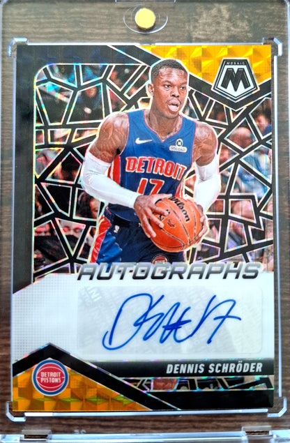 2024-25 Panini Mosaic Autographs Black Gold Dennis Schröder Auto Karte 8/8 Last Print Detroit Pistons.