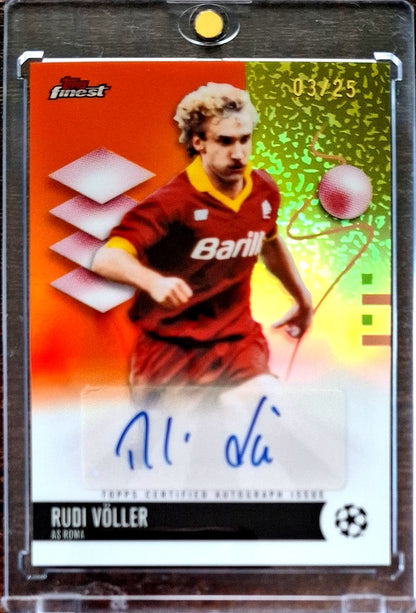2025-26 Topps Finest UCC Orange Rudi Völler Auto Karte 03/25 AS Roma.