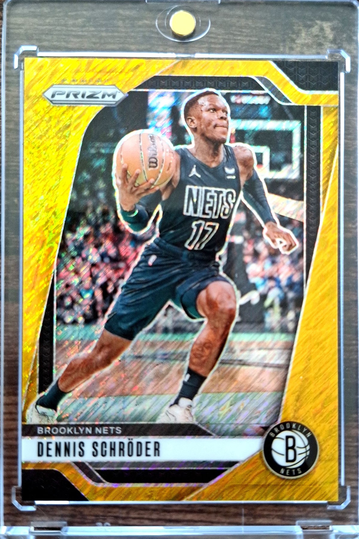 2024-25 Panini Prizm Gold Shimmer Dennis Schröder Karte 09/10 Brooklyn Nets.