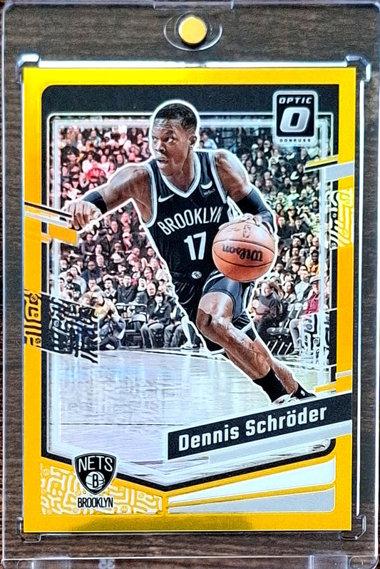 2023-24 Panini Donruss Optic Gold Prizm Dennis Schröder Karte 07/10 Brooklyn Nets.
