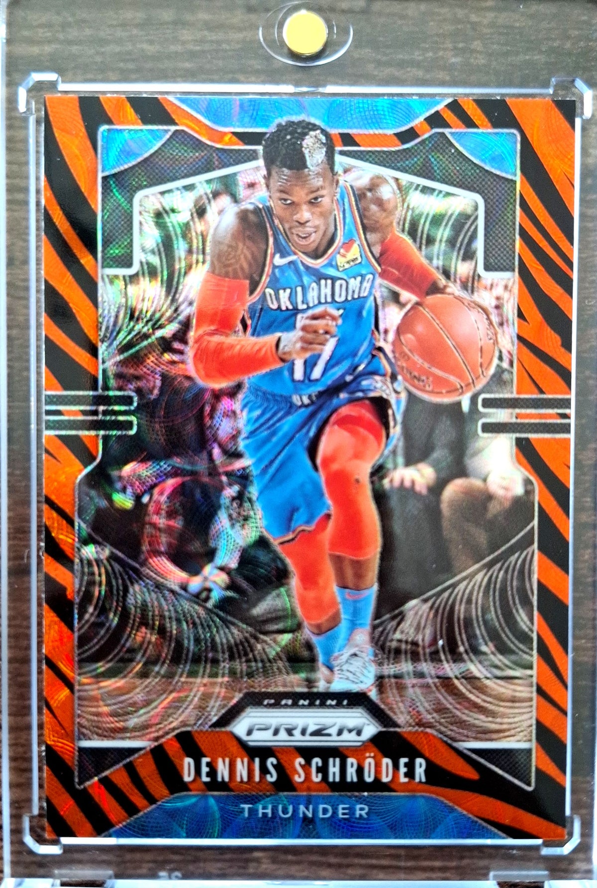 2023-24 Panini Prizm Tiger Prizm SSP Case Hit Dennis Schröder Oklahoma City Thunder.