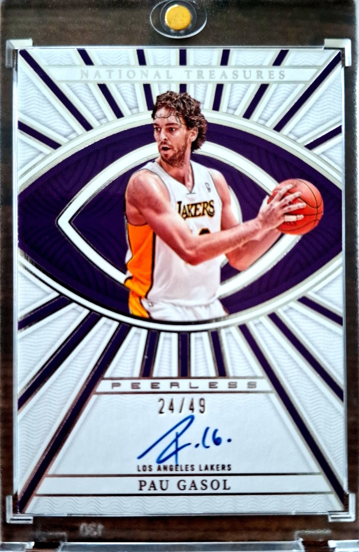 2022-23 Panini National Treasures Peerless Signatures Pau Gasol Auto Karte 24/49 Los Angeles Lakers.