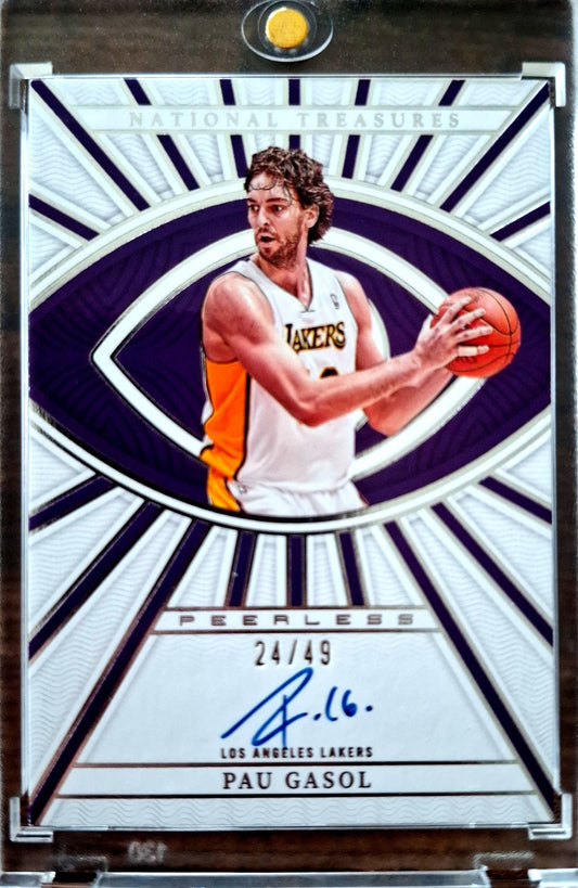 2022-23 Panini National Treasures Peerless Signatures Pau Gasol Auto Karte 24/49 Los Angeles Lakers.