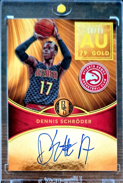 2016-17 Panini Gold Standard AU 79 Gold Dennis Schröder Auto Karte 16/79 Atlanta Hawks.