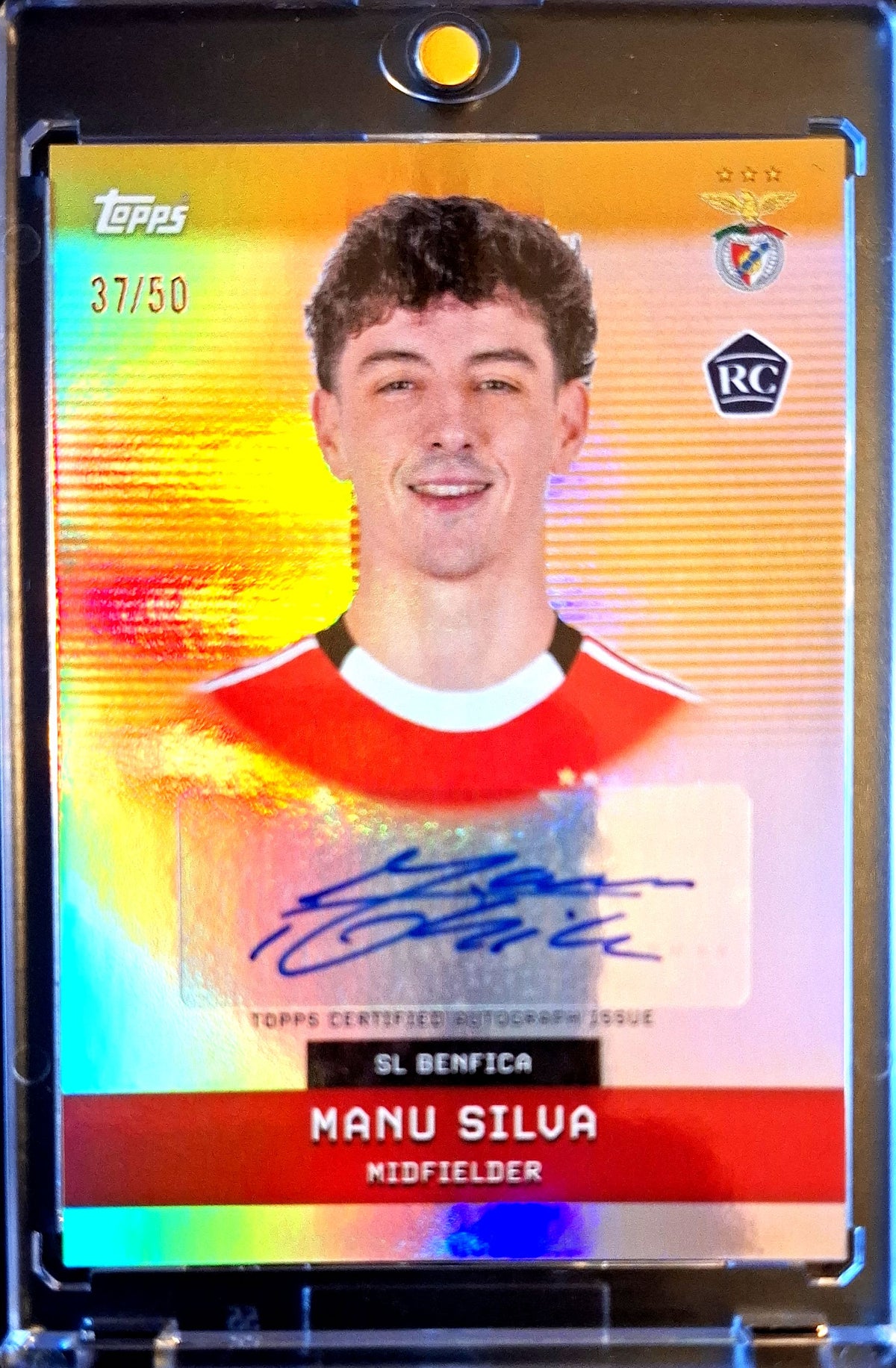 2025-26 Topps Team Set SL Benfica Headshot Heroes Autograph Manu Silva RC Rookie Auto Karte 37/50 Lissabon.