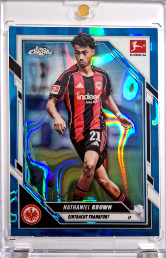 2025-26 Topps Chrome Bundesliga Nathaniel Brown Blue Refractor Karte 115/150 Eintracht Frankfurt.