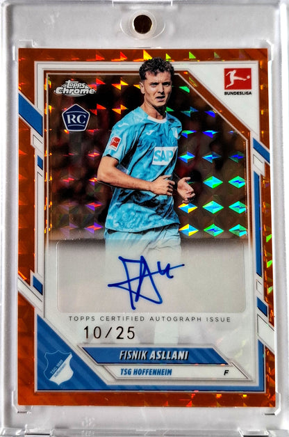 2025-26 Topps Chrome Bundesliga Orange Geometric Fisnik Asllani RC Rookie Auto Karte 10/25 TSG Hoffenheim.