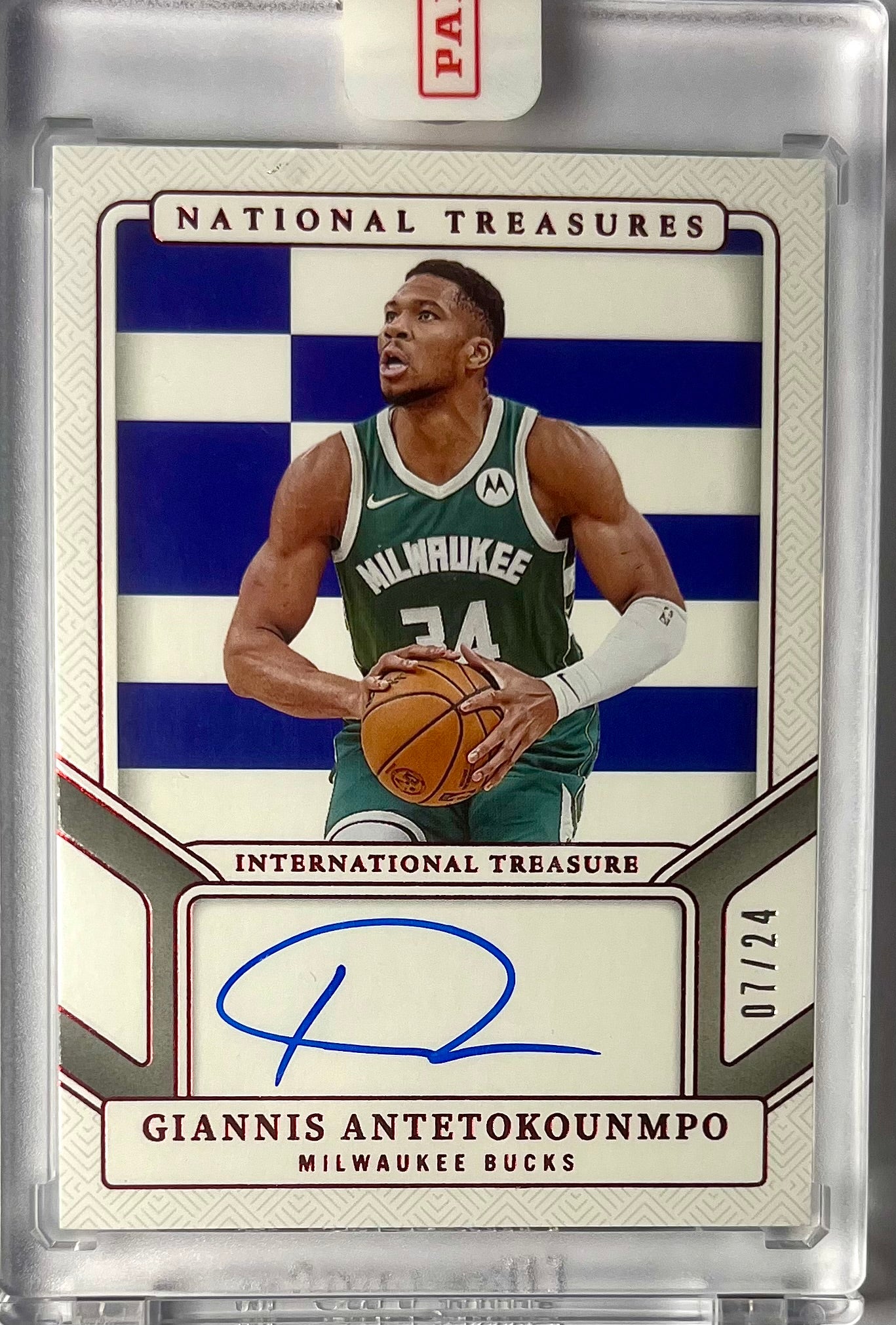 2024-25 Panini National Treasures International Auto Giannis Antetokounmpo Karte 7/24 Milwaukee Bucks.