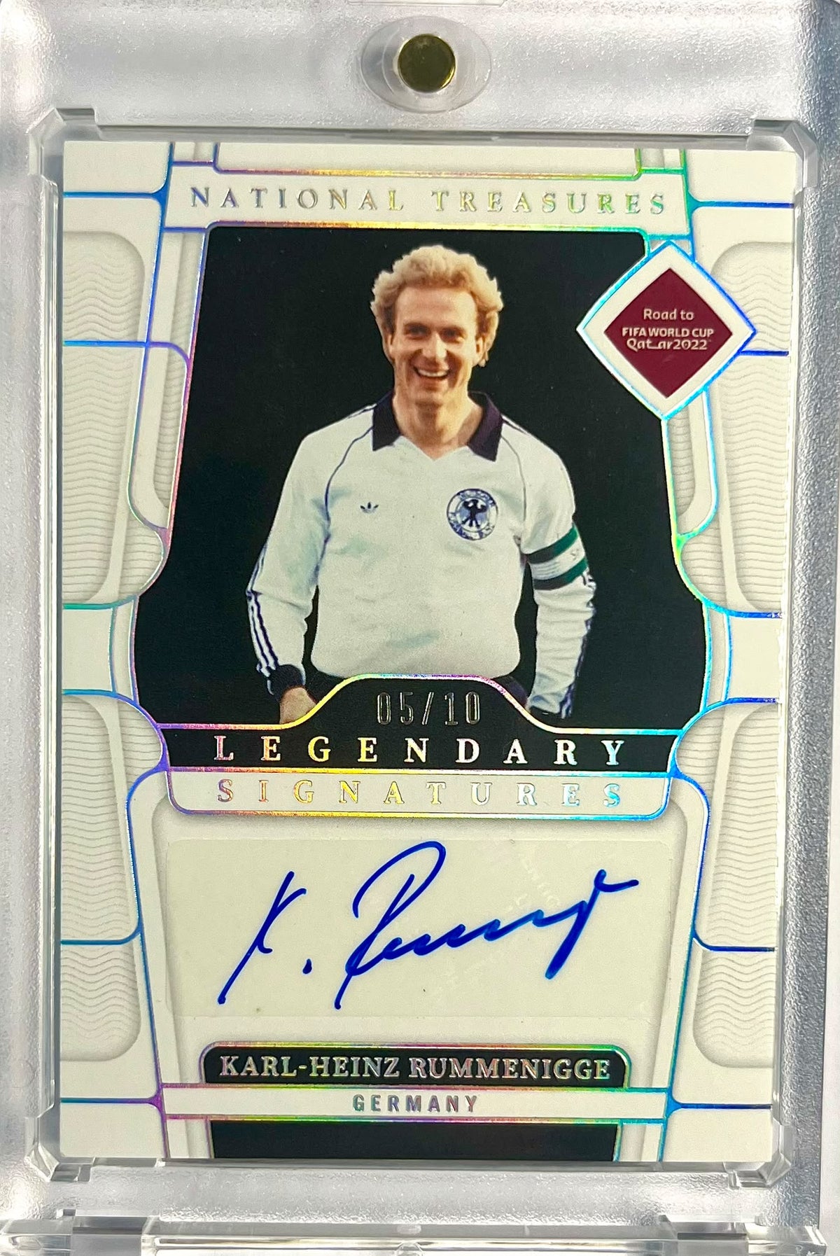 2022 Panini National Treasures FIFA Road to World Cup Legendary Signatures Karl-Heinz Rummenigge Auto Karte 05/10 DFB Deutschland.