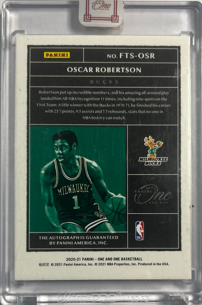2020-21 Panini One and One On Card Auto Oscar Robertson 18/49 Milwauckee Bucks
