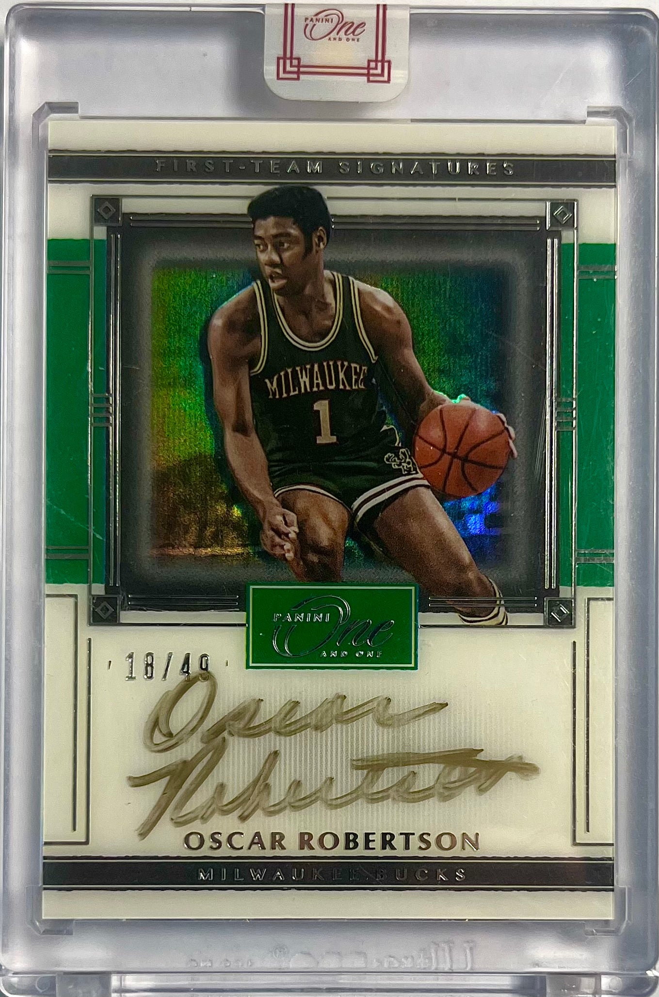 2020-21 Panini One and One On Card Auto Oscar Robertson Karte 18/49 Milwaukee Bucks.
