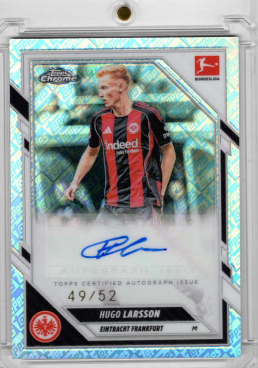 2025-26 Topps Chrome Bundesliga Hugo Larsson ToppsFractor 49/52 Auto Eintracht Frankfurt