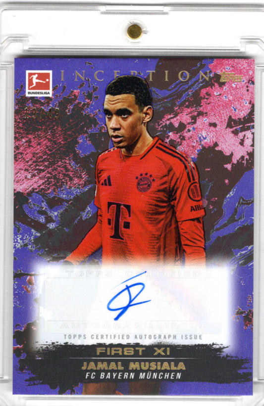 2024-25 Topps Inception Bundesliga First XI Variation Auto Purple Jamal Musiala Karte 19/49 FC Bayern.