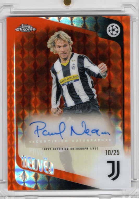 2025-26 Topps Chrome UCC Orange Geometric Refractor Auto Pavel Nedved Karte 10/25 Juventus.