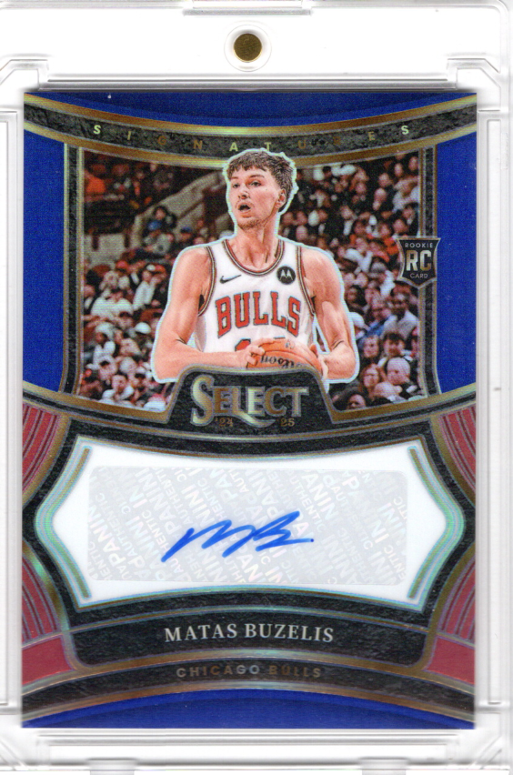 2024-25 Panini Select Rookie Signature Blue Matas Buzelis Auto Karte 24/49 Chicago Bulls.