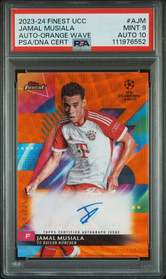 2023-24 Topps Finest UCC Orange Wave Refractor Jamal Musiala Auto 01/25 FC Bayern München PSA 9 / Auto 10